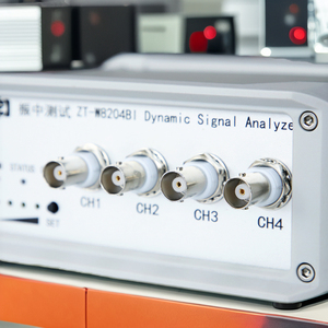 Amplificateurs de puissance abordables et personnalisables pour piloter des simulateurs de vibrations dans les systèmes d'analyse de signaux de vibration. - Product Image 5
