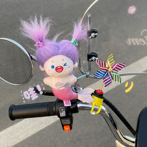 Poupée décorative en peluche sirène de dessin animé pour véhicule électrique, décoration intérieure de <span class=keywords><strong>moto</strong></span>/voiture alimentée par batterie - Product Image 3
