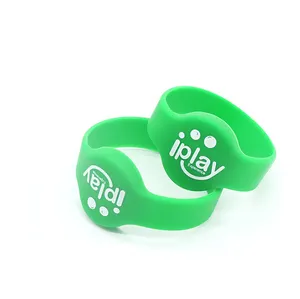 Suppliers customized logo smart nfc silicone bracelet gpa whit nfc ntag213 144bytes social media share 213 wristband