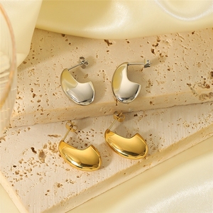 Boucles d'oreilles créoles délicates en acier inoxydable 316L, style rétro géométrique, forme CC ajourée, design <span class=keywords><strong>sac</strong></span> <span class=keywords><strong>banane</strong></span>, pour femmes - Product Image 3