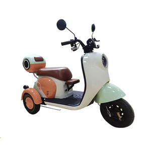 Triciclo eléctrico rosa y blanco para adultos, estilo retro, 1 pasajero - Product Image 3