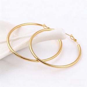 Pendientes de Aro Simples y Populares con Baño de Oro de 18K - Product Image 4