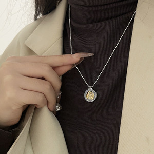 Collar con colgante de plata de ley S925 con diseño redondo de oro antiguo del Dios de la Fortuna para mujer, uso diario - Product Image 3