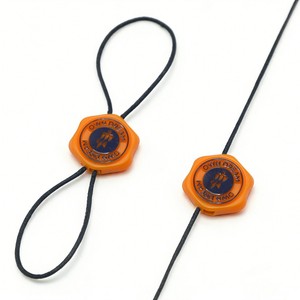 Etichette Personalizzate di Lusso in Tessuto con Logo in Rilievo, Cordino in Poliestere per Abbigliamento, Sigillo in Plastica per Etichette - Product Image 3