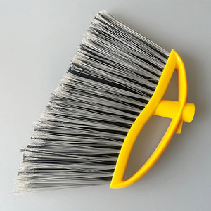 <span class=keywords><strong>Balai</strong></span> d'angle 2-en-1 avec <span class=keywords><strong>brosse</strong></span> à main détachable et poignée intégrée, <span class=keywords><strong>balai</strong></span> <span class=keywords><strong>de</strong></span> hall jaune avec manche métallique articulé en 4 sections - Product Image 5