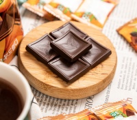 KENLAIFU Cokelat Halal Premium Rasa Jeruk Pahit Manis, Keripik Buah Isi Sirup Hitam Siap Santap 40g Kemasan Kotak