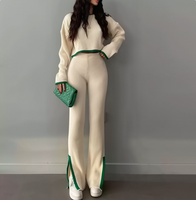Ensemble coordonné en maille 100 % cachemire pour femme : haut côtelé à bordure contrastante et pantalon évasé à ourlet fendu – Tenue décontractée en maille pour femme
