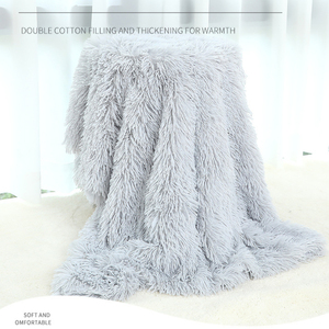Maßgefertigte Designer Luxus Kunstfell Einfarbige Gewichtsdecke für Haustiere Winter Camping Outdoor Gemütliches Bett Menschen Kinder Hunde Picknick Decke - Product Image 2