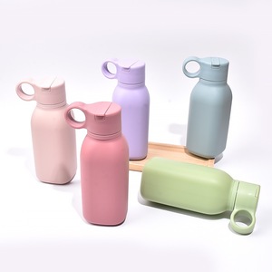 Gourde de sport en silicone de qualité alimentaire, pliable, portable, grande capacité, avec paille, compatible lave-vaisselle et micro-ondes - Product Image 1