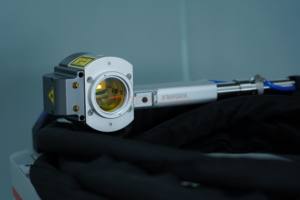 TIPTOP 300W Machine de nettoyage laser portable refroidie à l'eau, antirouille laser à main pour une élimination efficace de la peinture et des oxydes - Product Image 2