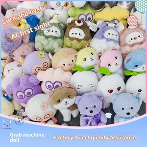 Vente en gros de cadeaux en peluche: poupées machine à poupées de 8 pouces, pandas de dessins animés, poupées de jeu pour les mariages, jouets anneau de dispersion - Product Image 4