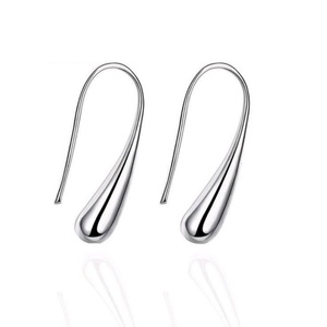 Boucles d'oreilles tendance en laiton en forme de goutte d'eau, plaqué or 18 carats, ensemble de bijoux en zircon pour femme, idéal pour fiançailles et anniversaire - Vente en gros usine - Product Image 5