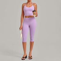 Ensembles de vêtements de sport pour femmes, hauts courts à bretelles rouges, leggings de yoga longueur mollet, personnalisation du logo, vêtements de yoga en gros, haute qualité