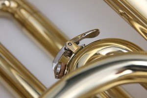 Tuba <span class=keywords><strong>de</strong></span> qualité <span class=keywords><strong>en</strong></span> laiton, clé Bb, 3 pistons, diamètre du trou <span class=keywords><strong>de</strong></span> 16,8 mm, diamètre du cloche <span class=keywords><strong>de</strong></span> 366 mm, instrument <span class=keywords><strong>en</strong></span> laiton OEM - Product Image 2