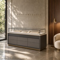 Maßgefertigte Wandmontierte Schmuckvitrine Metallrahmen Holzrückwand Glas LED-Vitrine für Schmuckgeschäfte Großhandel
