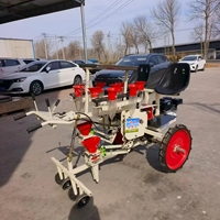 Twee-rijige zelfrijdende groenteplantmachine met verstelbare plantdiepte voor paprika's, tomaten en kool