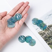 Pandahall Pendentifs Capiz plats ronds teintés turquoise foncé avec placage couleur AB, breloques à dos plat