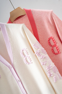 Nuovo Cardigan di alta qualità in Cashmere cappotti 2025 maglieria autunno inverno da donna con scollo a V <span class=keywords><strong>motivi</strong></span> ricamati cappotti <span class=keywords><strong>rosa</strong></span> bianchi - Product Image 5