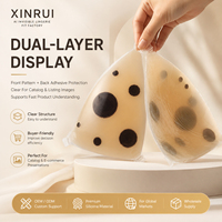 Sujetador adhesivo de silicona redondo Xinrui con efecto push-up, con logotipo personalizado en tono de piel y embalaje, ideal para vendedores de prendas con espalda descubierta y escote pronunciado.