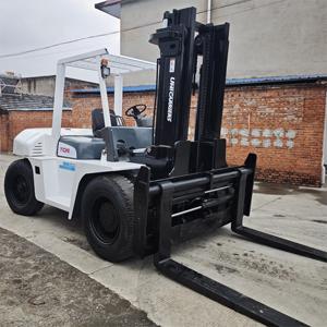 Montacargas TCM FD80 Usado de 6t con Desplazador Lateral Hidráulico y Mástil de Dos Etapas en Venta - Product Image 3