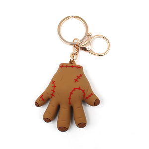 <span class=keywords><strong>Mercredi</strong></span> <span class=keywords><strong>Addams</strong></span> dessin animé mode petit pendentif palmier <span class=keywords><strong>main</strong></span> cassée porte-clés en métal moulé par injection avec ornement <span class=keywords><strong>de</strong></span> mousqueton - Product Image 4