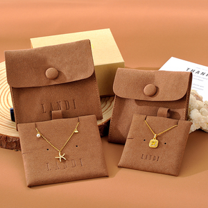 Bolsa de Joyería de Microfibra Marrón de Lujo, Pequeña, con Logotipo Personalizado Impreso, para Anillos, Collares y Joyas, con Almohadilla Interior - Product Image 3