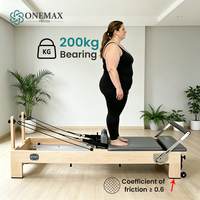 Machine de Pilates Reformer ONEMAX, structure en bois massif avec ressorts réglables, barre pour les pieds, pour usage domestique ou en studio.
