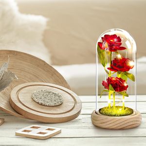 Cadeau de Noël et de la Saint-Valentin : Trois roses simulées sous cloche en verre avec lampe LED décorative - Product Image 3
