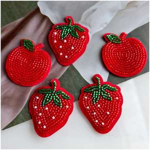 Patch de créateur pour femmes, motif fraises, design coloré et original, personnalisable, rétro, haute qualité, pour fêtes - Product Image 1