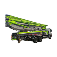 Pompe à béton sur camion Zoomlion 50m d'occasion 2020, châssis Benz, 4 essieux, Euro V, faible nombre d'heures, 300kW/1800rpm, 170-120m/h, prête à l'emploi