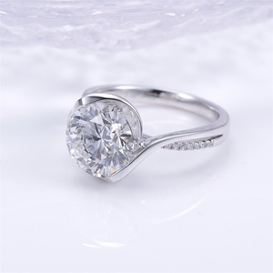 Anillo de diamantes redondos de oro blanco de 18 quilates Messi Jewelry MSR-1438 para mujer - Product Image 2