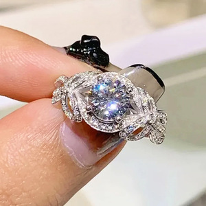 Anello Geometrico a Fiocco per Donne, Gioiello da Dito Elegante e alla Moda - Product Image 1