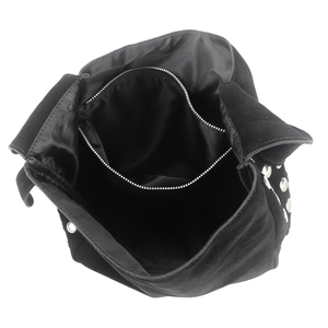 Sac à bandoulière en daim noir style streetwear pour femme avec rivets métalliques, vente en gros - Product Image 6