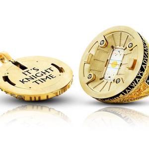 Anello del Campionato dei Cavaliers di Las Vegas <span class=keywords><strong>2023</strong></span>, Anello Geometrico in Lega Dorata, Cappuccio Utilizzabile Come Ciondolo per Collana alla Moda - Product Image 2