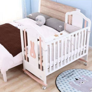 Cuna Moderna Ajustable de Madera de Pino Sólido Blanca con Diseños de Dibujos Animados para Sala de Estar y Uso Escolar - Product Image 3