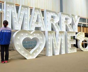 Lettres lumineuses géantes personnalisées de 4 pieds à LED pour publicité de mariage, fêtes, événements hôteliers - Alimentation CC, multicolores - Product Image 1