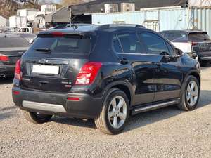 รถ SUV ขนาดกะทัดรัดสีดำ ปี 2015 รุ่น Trax Turbo เครื่องยนต์เบนซิน เกียร์ออโต้ รถมือสองเกาหลีราคาถูก พร้อมระบบนำทางและกล้อง สำหรับขายส่ง - Product Image 2