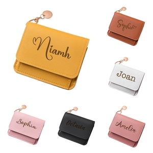 Portafoglio <span class=keywords><strong>da</strong></span> Donna Personalizzato con Nome, Sottile, in Pelle, con Cerniera Posteriore, Ciondolo Inciso, Colore Solido, Piccolo Porta Carte di Credito - Product Image 1