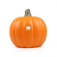 Scène de lanterne d'Halloween décorée d'une variété d'expressions Décorations de citrouille farfelues Grandes citrouilles évidées