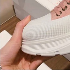 Chaussures décontractées polyvalentes et tendance de haute qualité en gros, provenant de marques de luxe. Chaussures tendance confortables, respirantes et à semelles épaisses. - Product Image 1