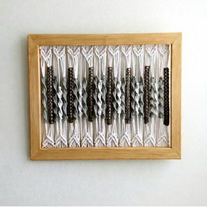 Calcomanía de Pared de Macramé Geométrico Vertical Artístico, Ofrece Decoración Contemporánea para el Hogar, Diseño Moderno y Neutral Precios al por mayor disponibles. - Product Image 1