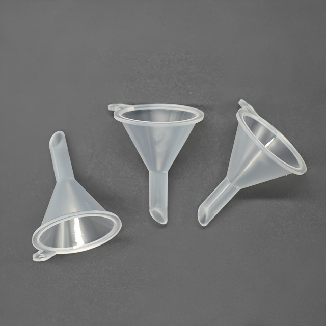 High Quality 31mm Mini Clear Plastic Funnel for Skin Care Cosmetics Facial Spoon Promotional Small Plastic Funnel Various Colors
