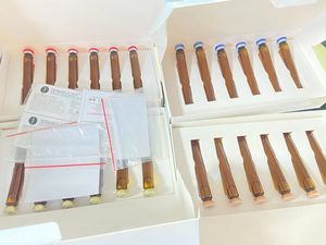 Suero Hidratante Facial con Péptidos <span class=keywords><strong>y</strong></span> Retinol para Lifting <span class=keywords><strong>y</strong></span> Limpieza Profunda <span class=keywords><strong>JLO</strong></span> - Product Image 1