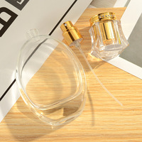 Botol Parfum Kaca Tebal Mewah dengan Semprotan, Botol Parfum Kelas Atas yang Dapat Disesuaikan dengan Tutup Sekrup Akrilik