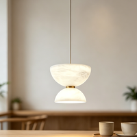 Lustre moderne de luxe en marbre, luminaire suspendu au plafond en acier au design tendance pour l'éclairage intérieur de la maison