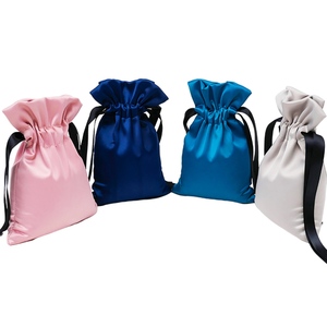 Sac en satin rose imprimé avec logo personnalisé pour l'emballage de parfums et de bijoux, pochette en soie de luxe pour cheveux - Product Image 5