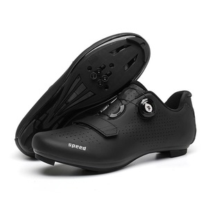 <span class=keywords><strong>Scarpe</strong></span> <span class=keywords><strong>da</strong></span> Ciclismo Unisex Nere <span class=keywords><strong>con</strong></span> Suola Rigida, Design in Rete <span class=keywords><strong>con</strong></span> Chiusura a Strappo per Uomo e Donna, per <span class=keywords><strong>Bici</strong></span> <span class=keywords><strong>da</strong></span> Strada e Mountain Bike - Product Image 1