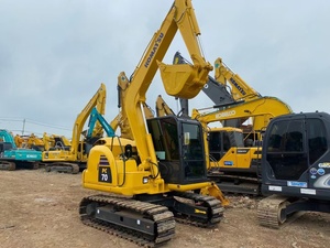 Excavatrice sur chenilles Komatsu PC70 d'occasion, 90 % neuve, avec godet de terrassement, poids en ordre de marche de 7 tonnes, machine hydraulique - Product Image 5