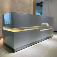 Comptoir avant à DEL moderne et solide sur mesure Caissier pour salon d'hôtel Bureau de réception en bois blanc avec comptoir à vendre