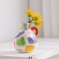 Vases en céramique peints à la main, design créatif multicolore, décoration haut de gamme pour les maisons, salons, arrangements floraux sur le bureau